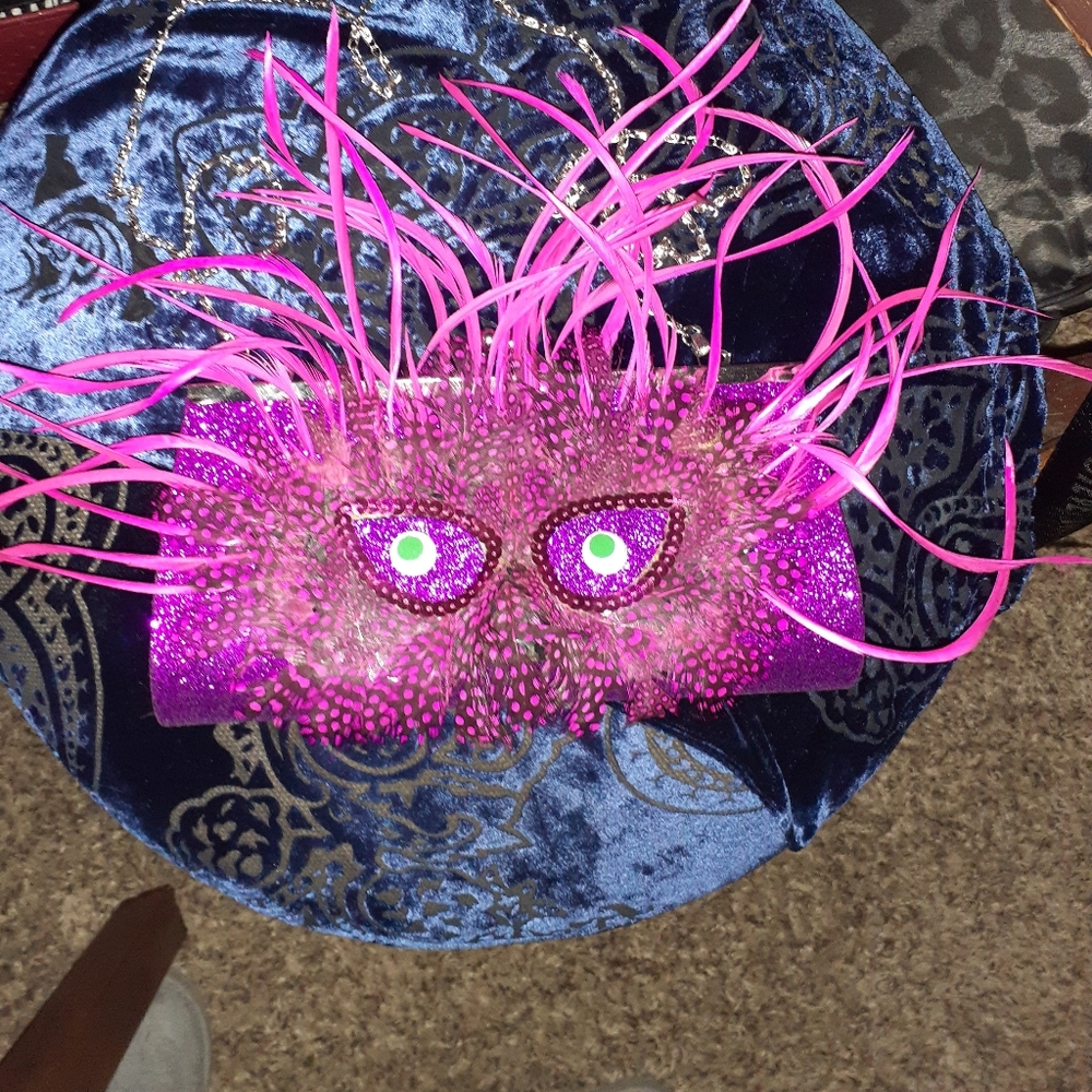 Crazy face purse, with real feathers - Picture 2 of 3